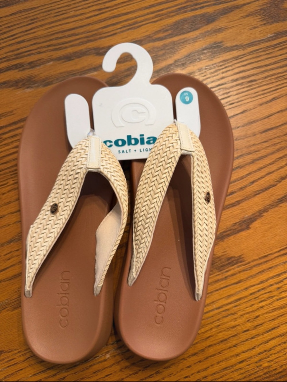 Cobian Women's Cream flip flops sandals Brand New